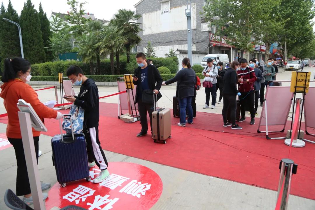 返校第一天 | 初夏的校園 終于等到你！