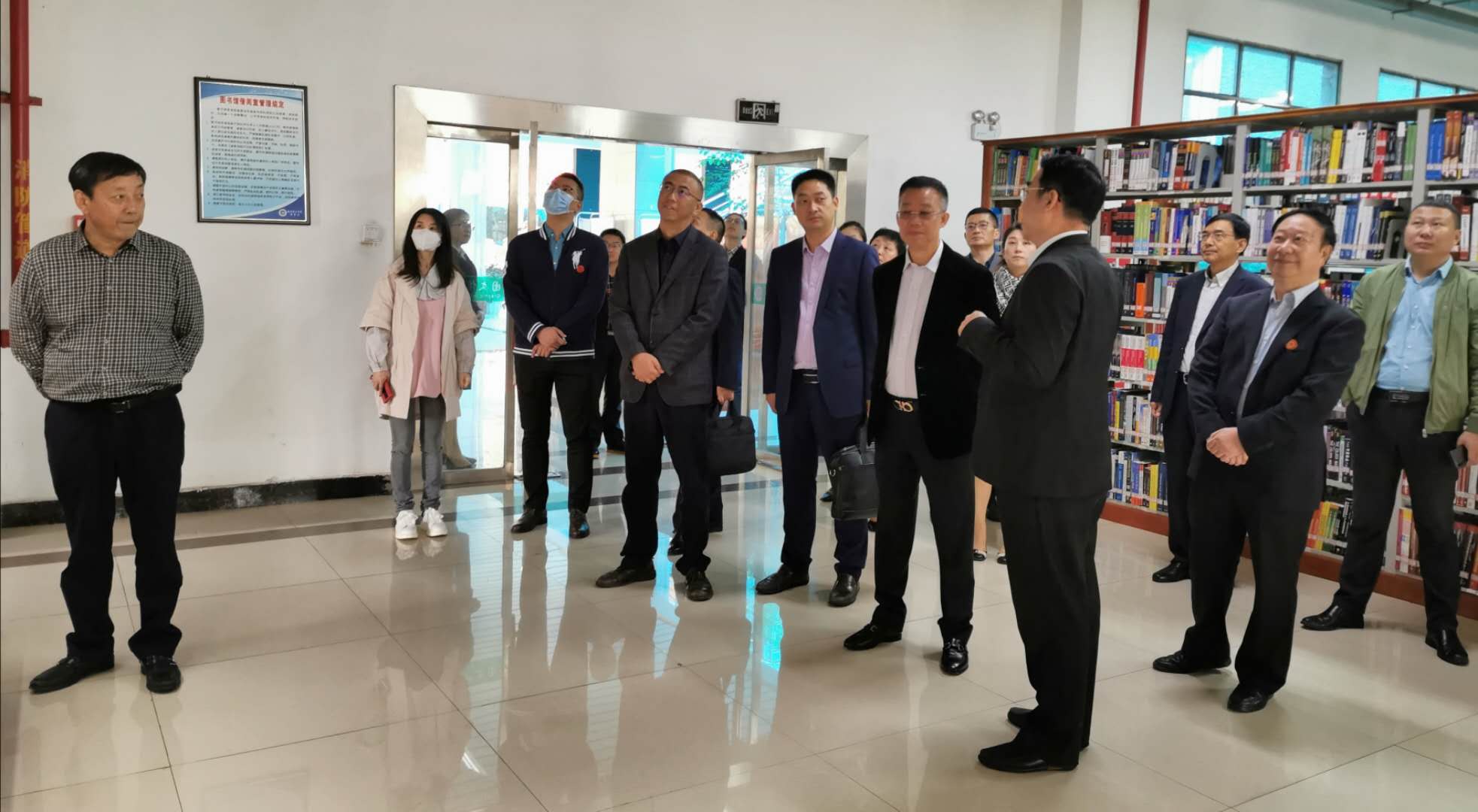 懷若渴知欲去求索，載累累碩果歸己用 ——集團董事局主席袁漢源帶隊考察優(yōu)秀兄弟院校