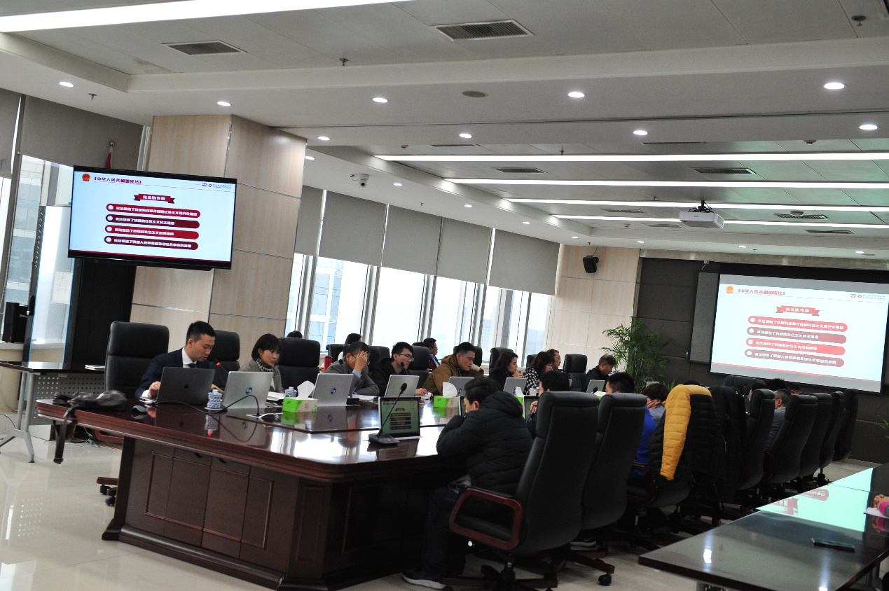 深入學(xué)習(xí)宣傳習(xí)近平法治思想，大力弘揚(yáng)憲法精神—— 公司舉辦法律知識(shí)培訓(xùn)