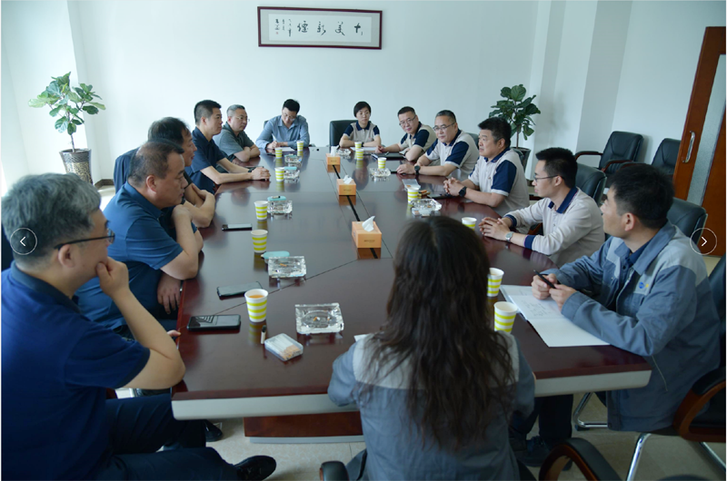 集團總裁袁漢輝帶隊赴新疆卷煙廠調(diào)研