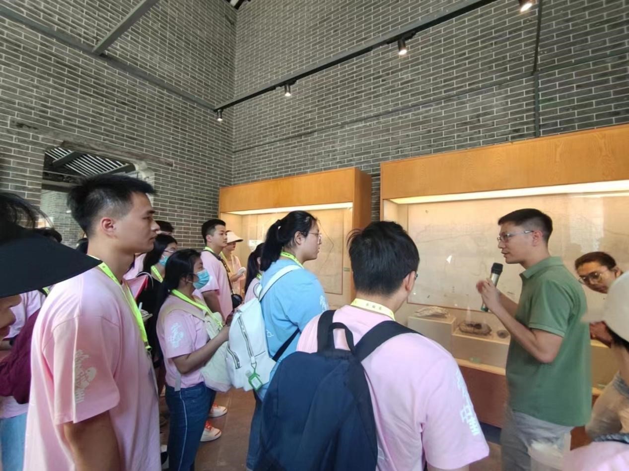 赤膽忠心強(qiáng)教育 同心共筑中國夢