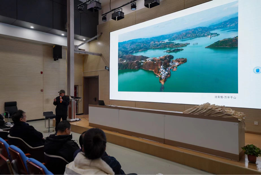 陜文投原董事長(zhǎng)王勇等領(lǐng)導(dǎo)嘉賓一行考察西安明德理工學(xué)院，并出席瀛湖采風(fēng)總結(jié)會(huì)