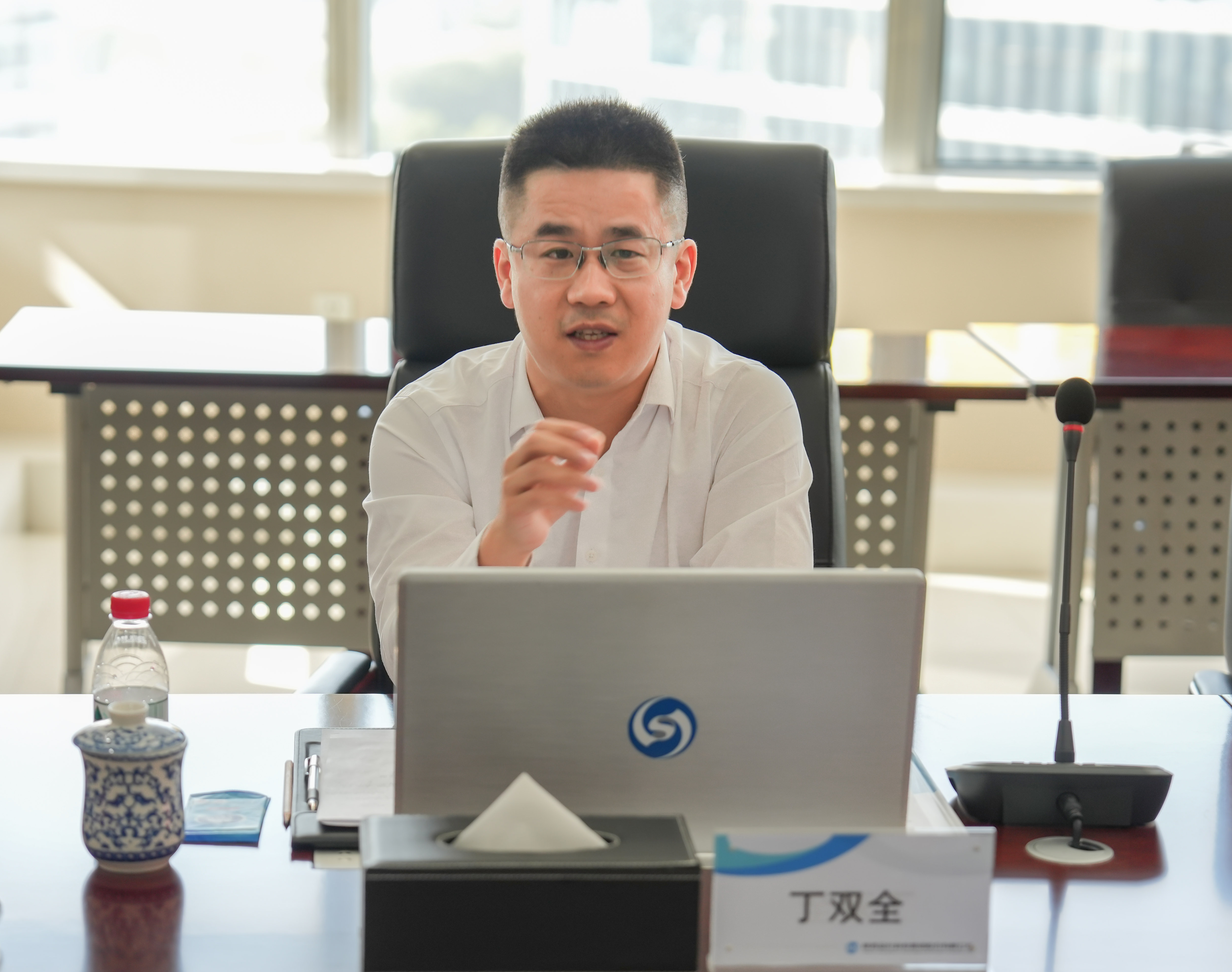 “金葉燦燦 一路向陽”——當(dāng)陽市委常委、副市長丁雙全一行蒞臨集團(tuán)公司考察交流