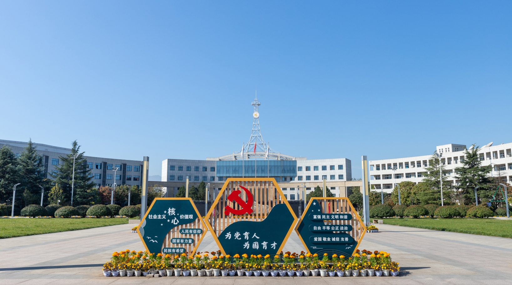 競賽逐夢育英才 專業(yè)立身鑄榮光——明德學院在國內外競賽及專業(yè)排名中連獲佳績