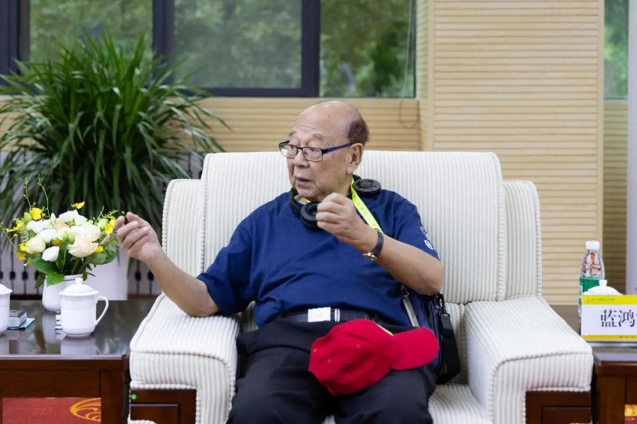 “愛我中華”青年大匯聚火車團歷史文化探索之旅抵陜 省政協副主席楊冠軍在明德學院會見成員代表