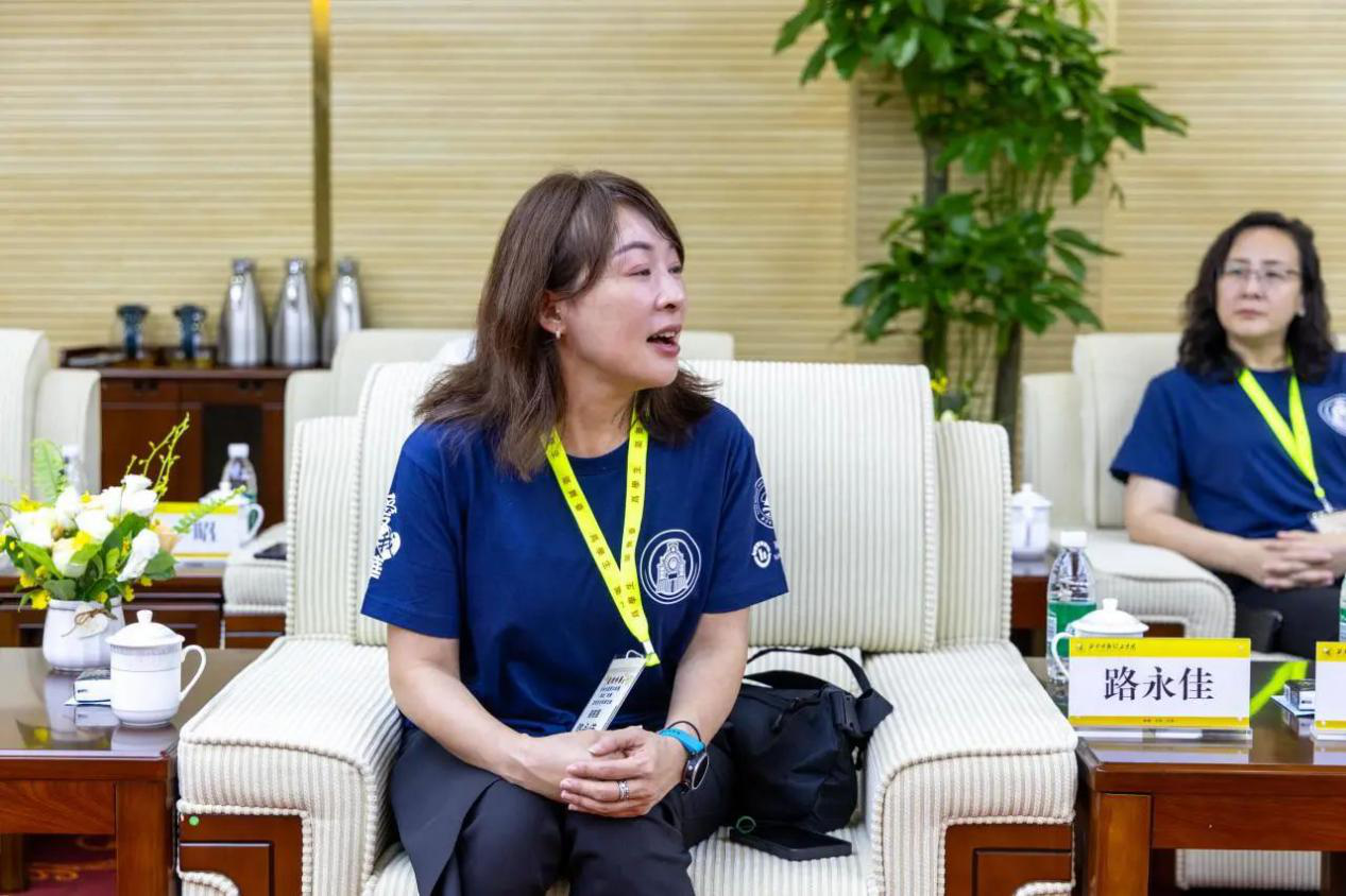 “愛我中華”青年大匯聚火車團歷史文化探索之旅抵陜 省政協副主席楊冠軍在明德學院會見成員代表