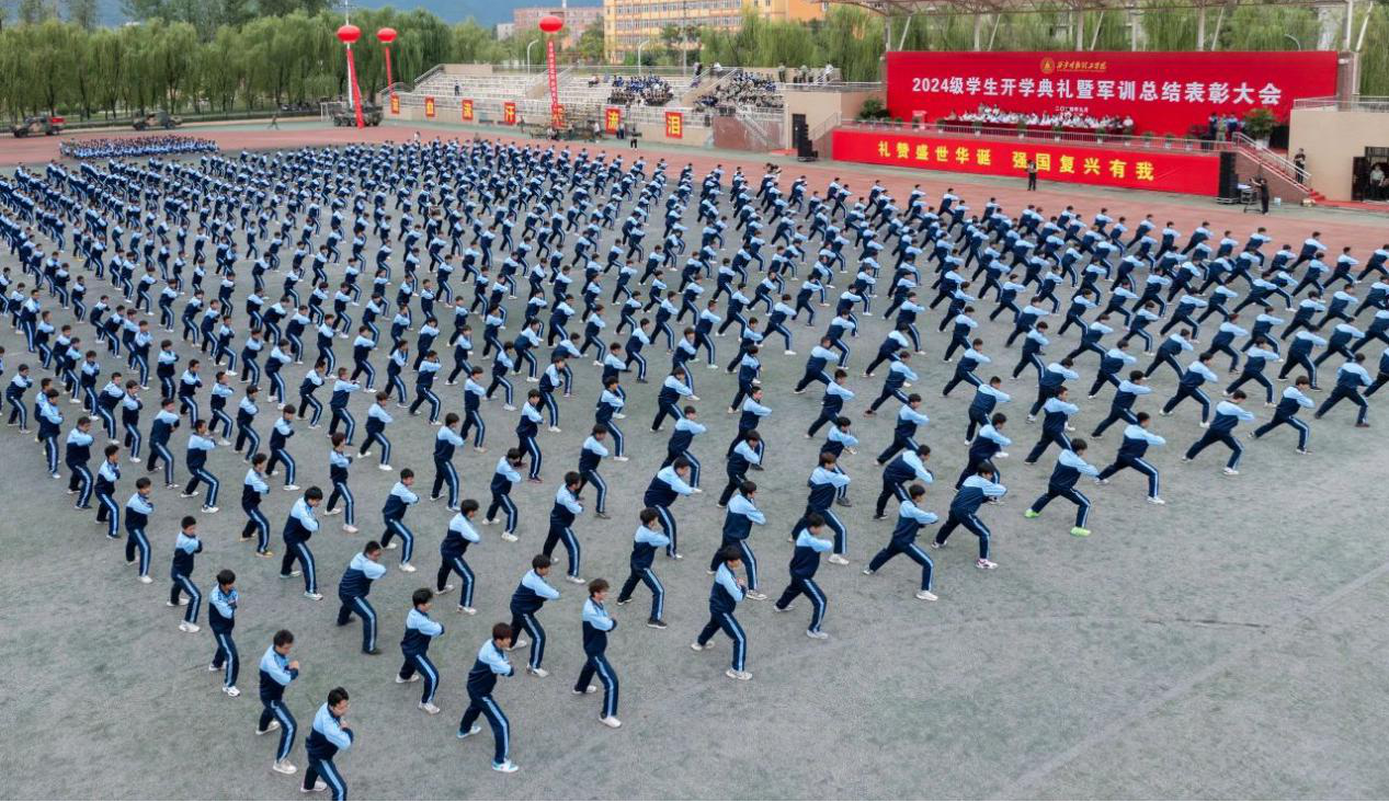 展颯爽英姿 赴璀璨新程 西安明德理工學(xué)院2024級(jí)新生開(kāi)學(xué)典禮暨軍訓(xùn)總結(jié)表彰大會(huì)圓滿舉行