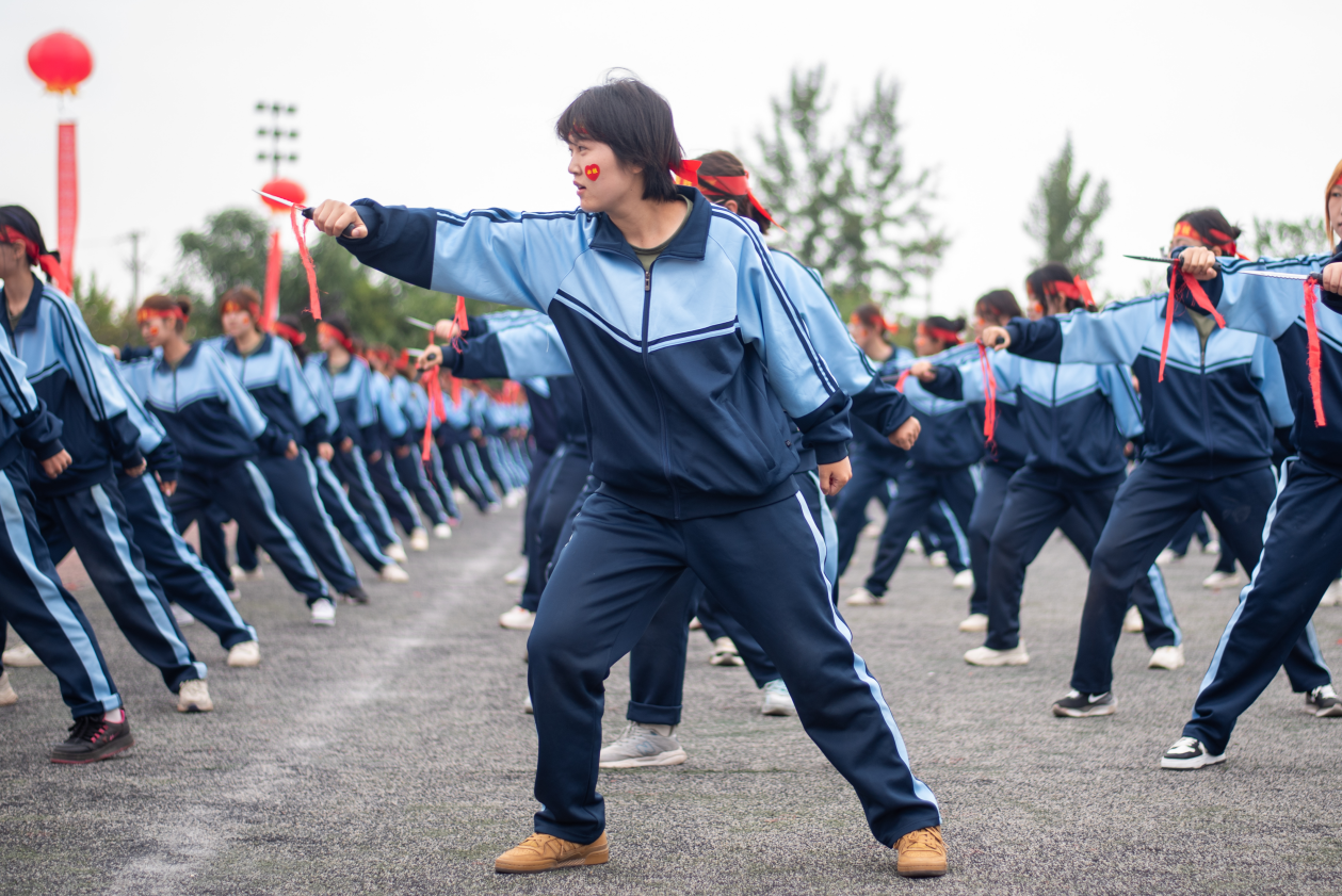 展颯爽英姿 赴璀璨新程 西安明德理工學(xué)院2024級(jí)新生開(kāi)學(xué)典禮暨軍訓(xùn)總結(jié)表彰大會(huì)圓滿舉行