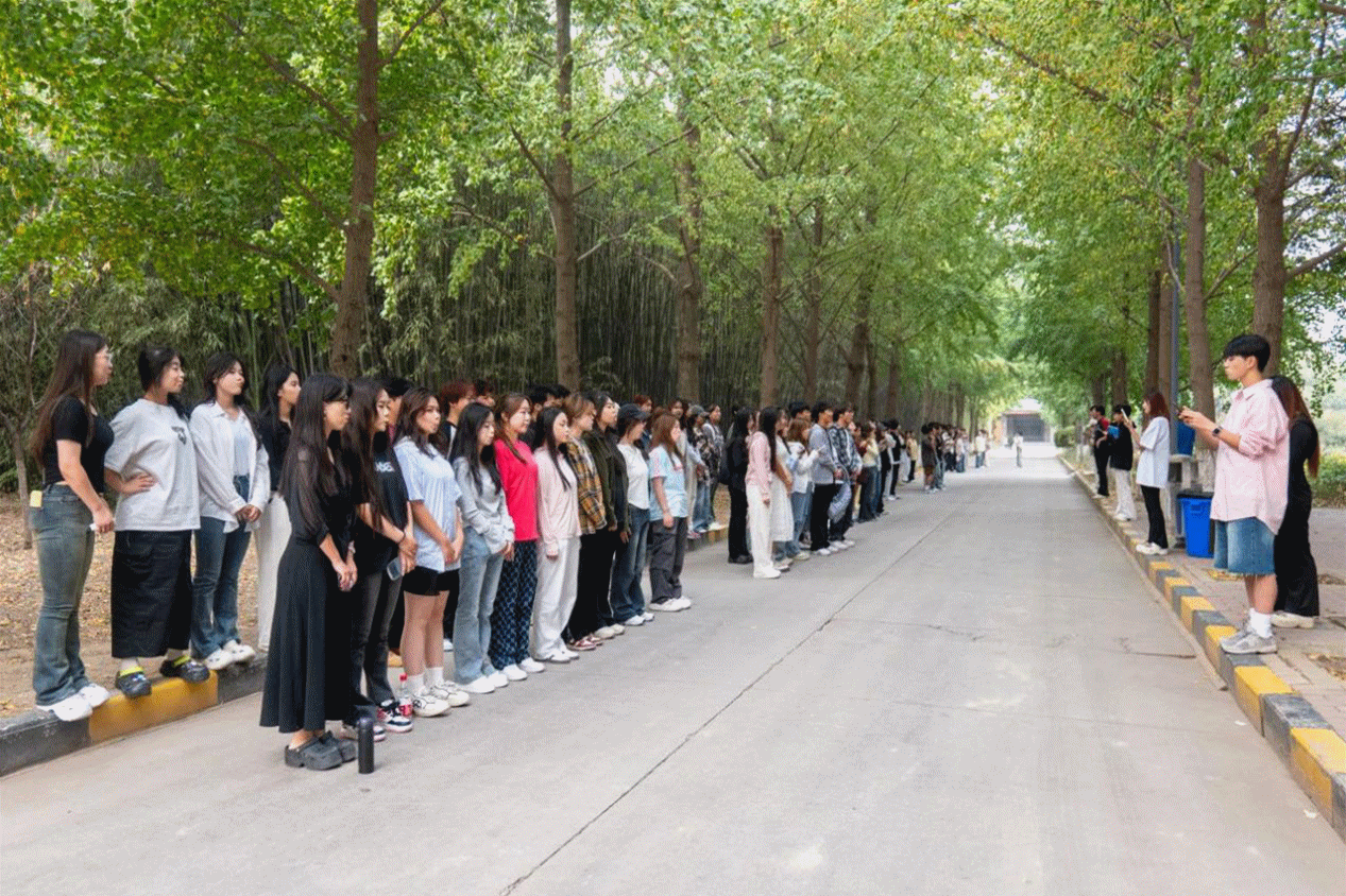 新氣象 新起點 西安明德理工學(xué)院新學(xué)期起航 新?；照絾⒂? title=