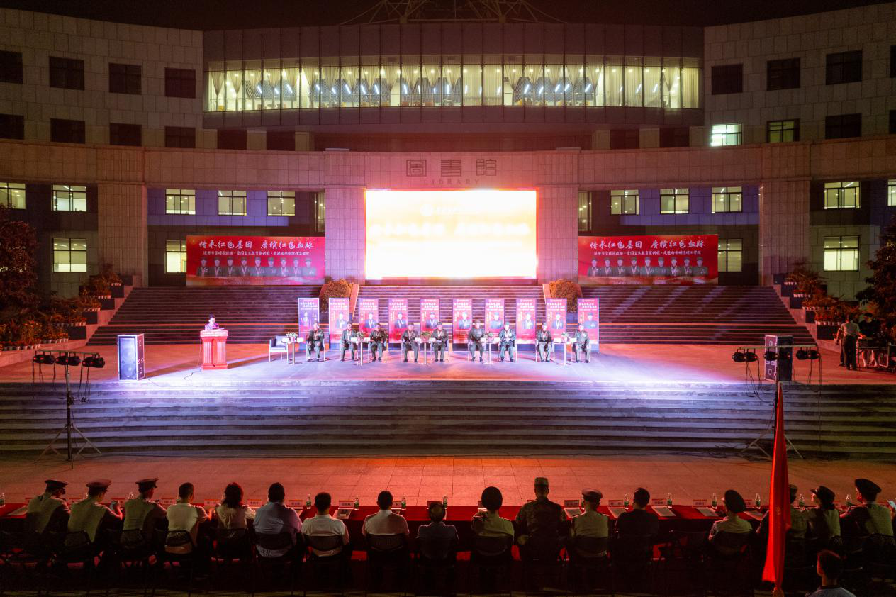 西安明德理工學(xué)院軍訓(xùn)特輯 英模老兵親臨現(xiàn)場宣講 軍事機(jī)構(gòu)領(lǐng)導(dǎo)來校督察