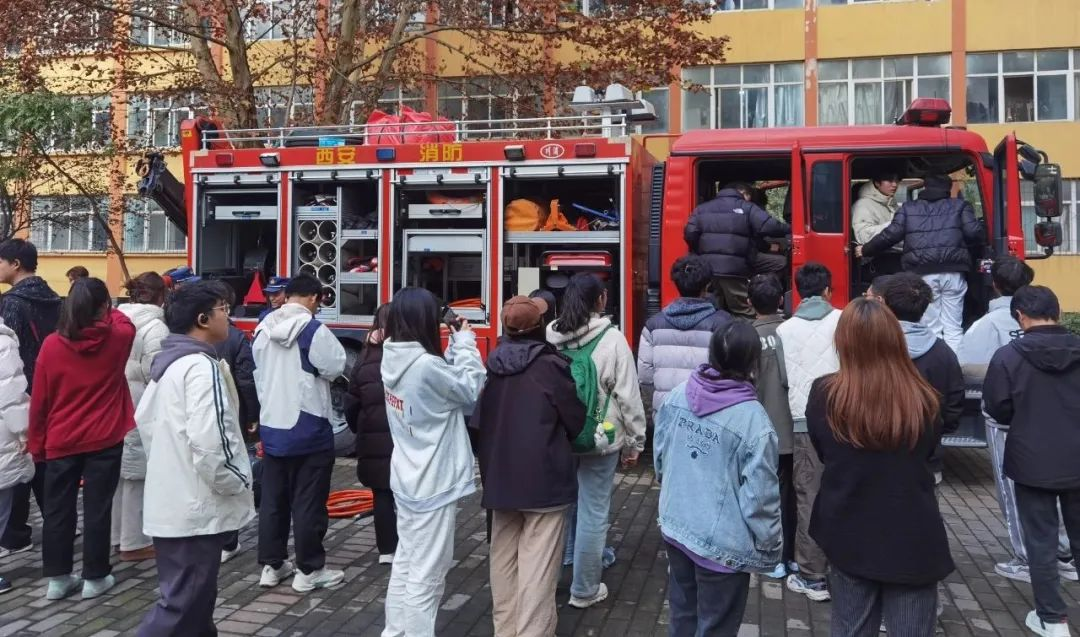 夯實(shí)安全管理基礎(chǔ) 提高全員安全意識(shí) 筑牢安全生產(chǎn)防線 金葉科教集團(tuán)深入開展2024年安全管理專項(xiàng)行動(dòng)之教育事業(yè)篇